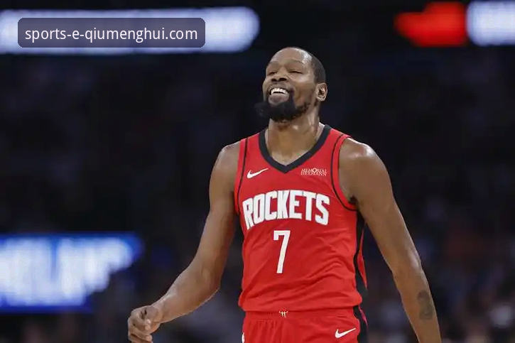 火箭大胜尼克斯与球盟会体育创新观赛体验：杜兰特27分引领新纪元vs传统观赛模式